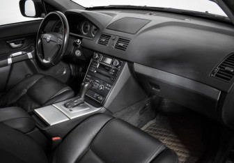 Подержанный автомобиль Volvo XC90 2013 года (13 фото)