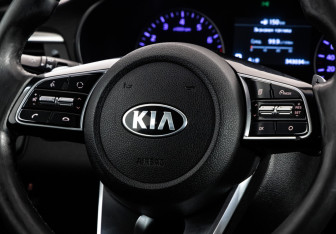 Подержанный автомобиль Kia Optima Sedan 2019 года (11 фото)
