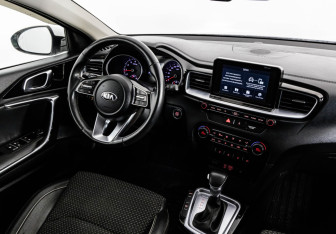 Подержанный автомобиль Kia Ceed Wagon 2019 года (16 фото)