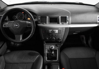 Подержанный автомобиль Opel Vectra Liftback 2008 года (13 фото)