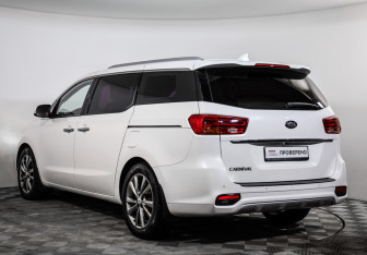 Подержанный автомобиль Kia Carnival 2018 года (7 фото)