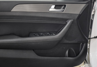 Подержанный автомобиль Hyundai Sonata 2018 года (20 фото)