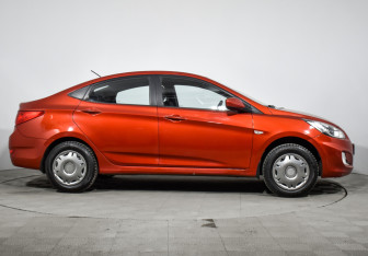 Подержанный автомобиль Hyundai Solaris Sedan 2012 года (4 фото)