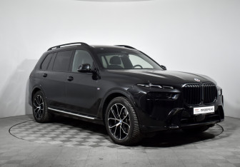 Подержанный автомобиль BMW X7 2023 года (3 фото)
