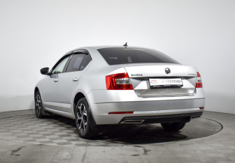 Подержанный автомобиль Skoda Octavia Liftback 2019 года (7 фото)