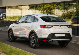 Подержанный автомобиль Renault Arkana 2019 года (8 фото)