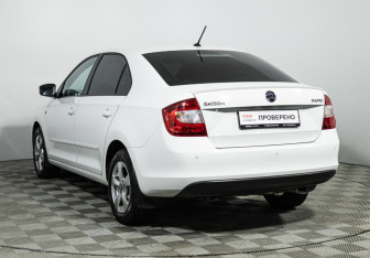 Подержанный автомобиль Skoda Rapid Liftback 2016 года (7 фото)