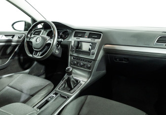 Подержанный автомобиль Volkswagen Golf Hatchback 2013 года (9 фото)