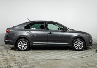 Подержанный автомобиль Skoda Rapid Liftback 2021 года (5 фото)