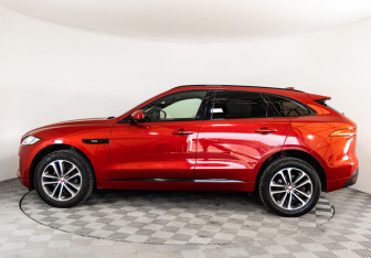 Подержанный автомобиль Jaguar F-Pace 2017 года (8 фото)