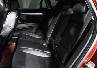 Подержанный автомобиль BMW X6 2013 года (10 фото)