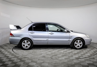 Подержанный автомобиль Mitsubishi Lancer Sedan 2006 года (4 фото)
