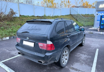 Подержанный автомобиль BMW X5 2003 года (3 фото)