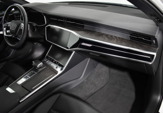 Подержанный автомобиль Audi A6 Sedan 2022 года (12 фото)