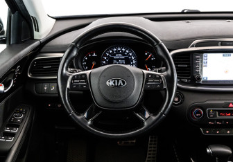 Подержанный автомобиль Kia Sorento 2018 года (12 фото)