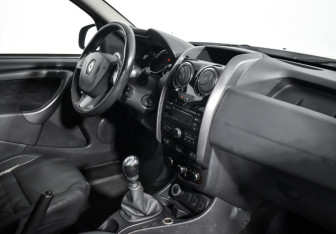 Подержанный автомобиль Renault Duster 2016 года (13 фото)