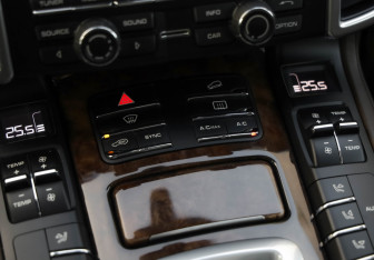 Подержанный автомобиль Porsche Cayenne 2015 года (18 фото)