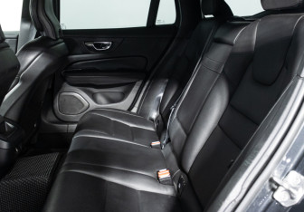 Подержанный автомобиль Volvo V60 2019 года (10 фото)