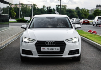 Подержанный автомобиль Audi A4 Sedan 2018 года (4 фото)