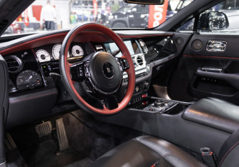 Подержанный автомобиль Rolls-Royce Wraith 2016 года (22 фото)