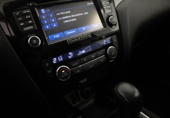 Подержанный автомобиль Nissan X-Trail 2015 года (10 фото)