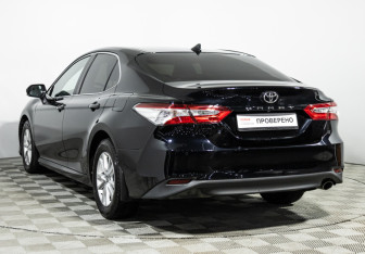 Подержанный автомобиль Toyota Camry Sedan 2018 года (7 фото)