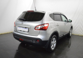 Подержанный автомобиль Nissan Qashqai 2012 года (5 фото)