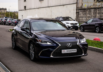 Подержанный автомобиль Lexus ES 2021 года (5 фото)