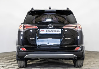 Подержанный автомобиль Toyota RAV4 2016 года (6 фото)