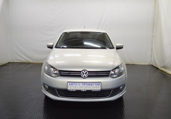 Подержанный автомобиль Volkswagen Polo Sedan 2013 года (2 фото)