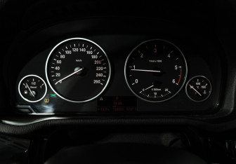 Подержанный автомобиль BMW X3 2014 года (12 фото)