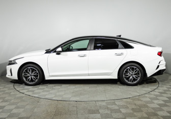 Подержанный автомобиль Kia K5 2020 года (8 фото)