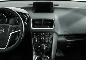 Подержанный автомобиль Opel Meriva 2012 года (14 фото)