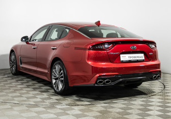 Подержанный автомобиль Kia Stinger 2018 года (7 фото)