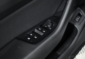 Подержанный автомобиль Volkswagen Passat Sedan 2015 года (10 фото)