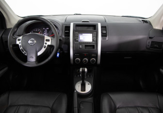 Подержанный автомобиль Nissan X-Trail 2013 года (9 фото)
