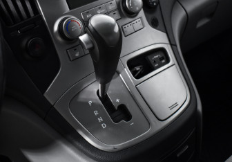 Подержанный автомобиль Hyundai Grand Starex 2010 года (11 фото)