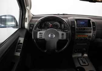 Подержанный автомобиль Nissan Pathfinder 2006 года (10 фото)