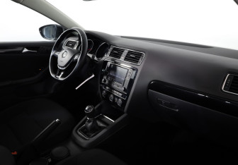 Подержанный автомобиль Volkswagen Jetta Sedan 2018 года (11 фото)