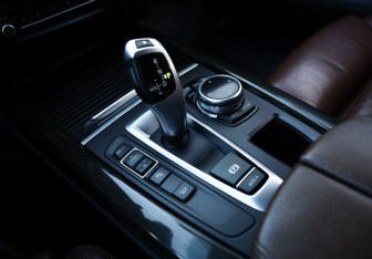 Подержанный автомобиль BMW X5 2014 года (12 фото)