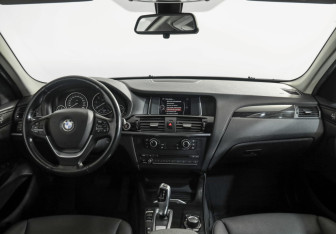 Подержанный автомобиль BMW X3 2017 года (10 фото)