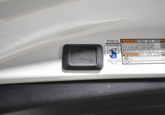 Подержанный автомобиль Toyota RAV4 2017 года (18 фото)