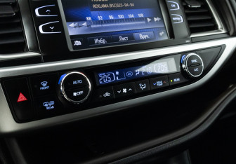 Подержанный автомобиль Toyota Highlander 2014 года (22 фото)