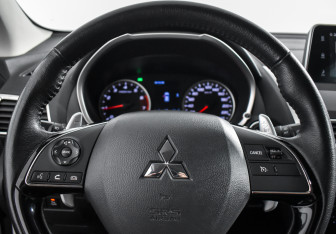 Подержанный автомобиль Mitsubishi Eclipse Cross 2019 года (18 фото)