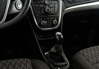 Подержанный автомобиль Opel Mokka 2014 года (13 фото)