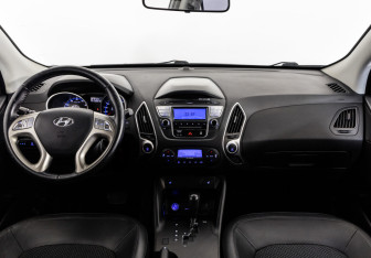 Подержанный автомобиль Hyundai ix35 2012 года (10 фото)