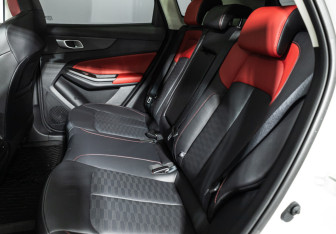 Подержанный автомобиль Changan UNI-S 2024 года (10 фото)