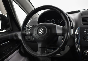 Подержанный автомобиль Suzuki SX4 Hatchback 2011 года (14 фото)