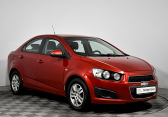 Подержанный автомобиль Chevrolet Aveo Sedan 2012 года (3 фото)