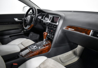 Подержанный автомобиль Audi A6 allroad 2010 года (14 фото)